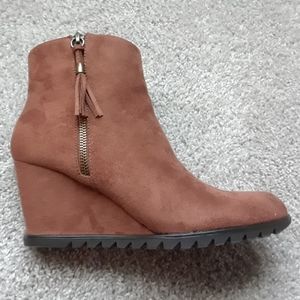Never worn very cute brown booties